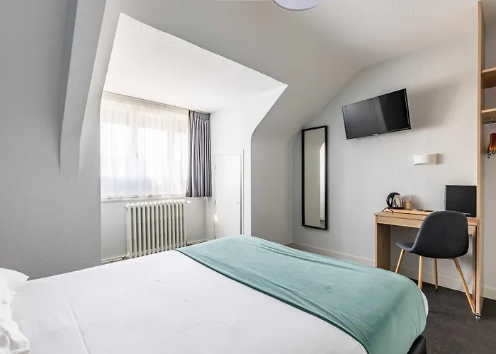 Le Paris Brest Hotel